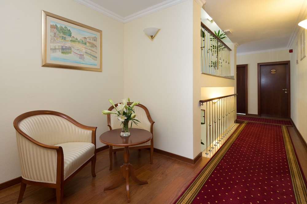 Hotel Villa Bacchus 25/50