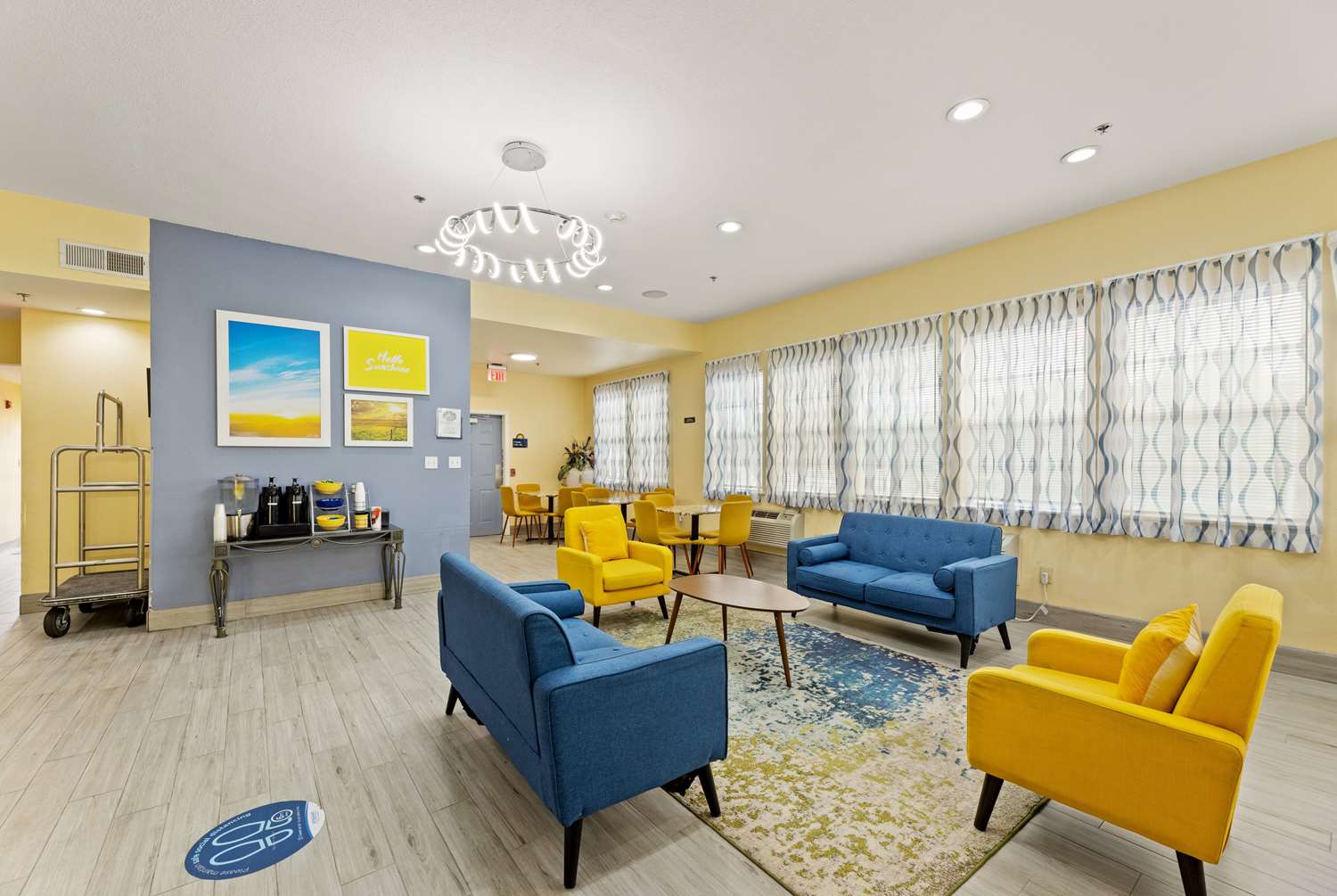 Days Inn and Suites by Wyndham Euless DFW Airport South 39/57