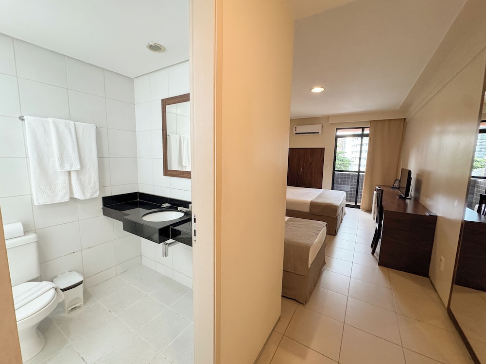 غرفة قياسية بسريرين منفصلين وسرير كوين، D8 Hotel Express 7/7