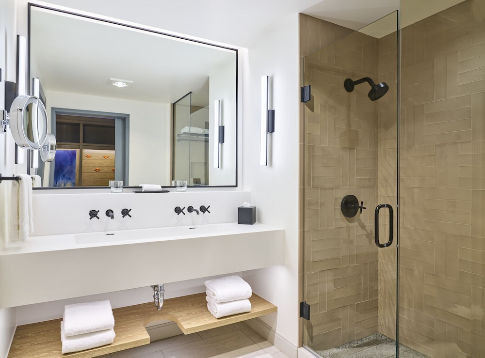 Limelight Hotel Snowmass 58/59
