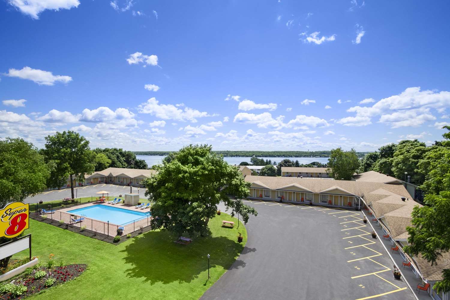 Super 8 by Wyndham Brockville 40/42