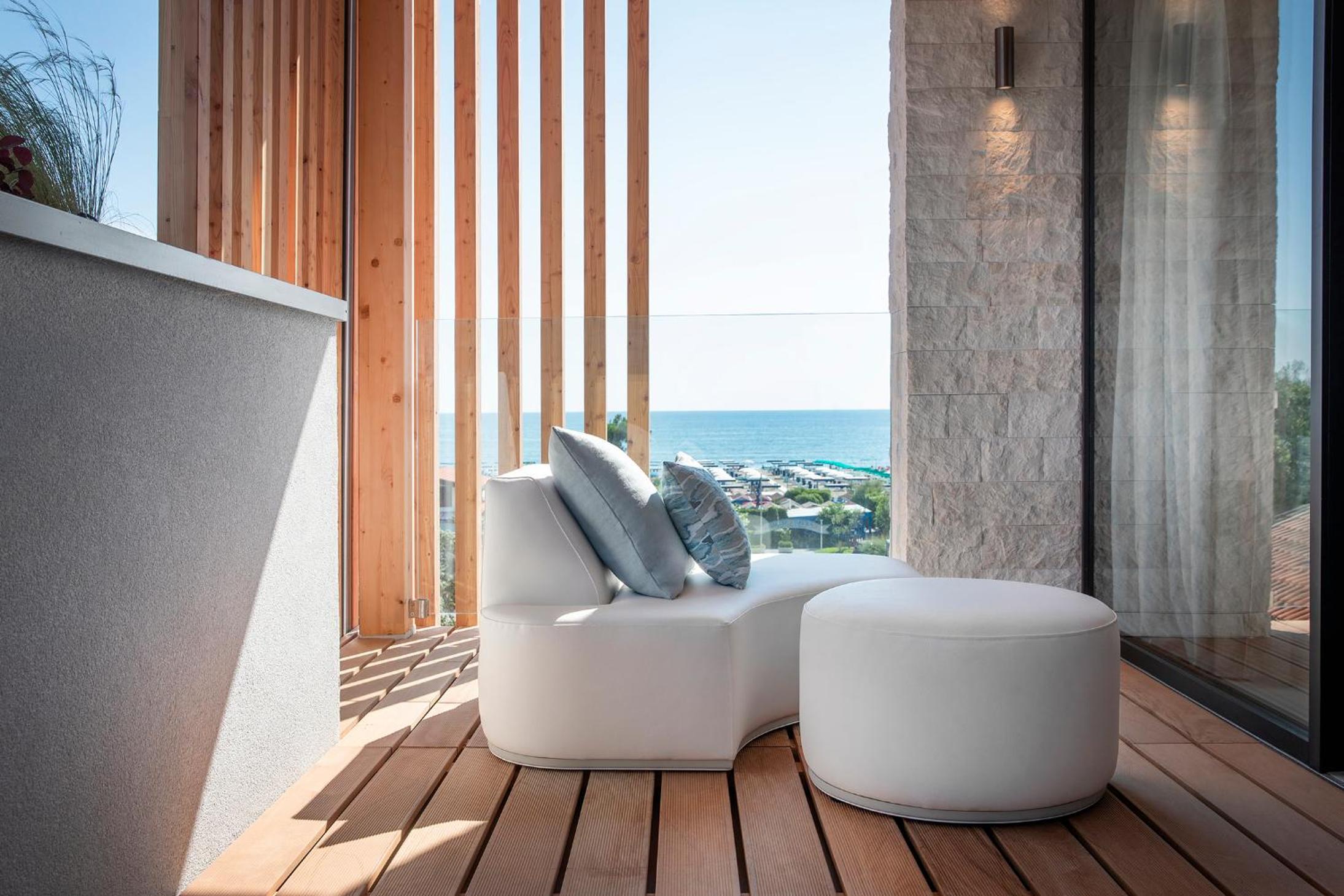 Penthouse Suite, Annex، Byron 3/3