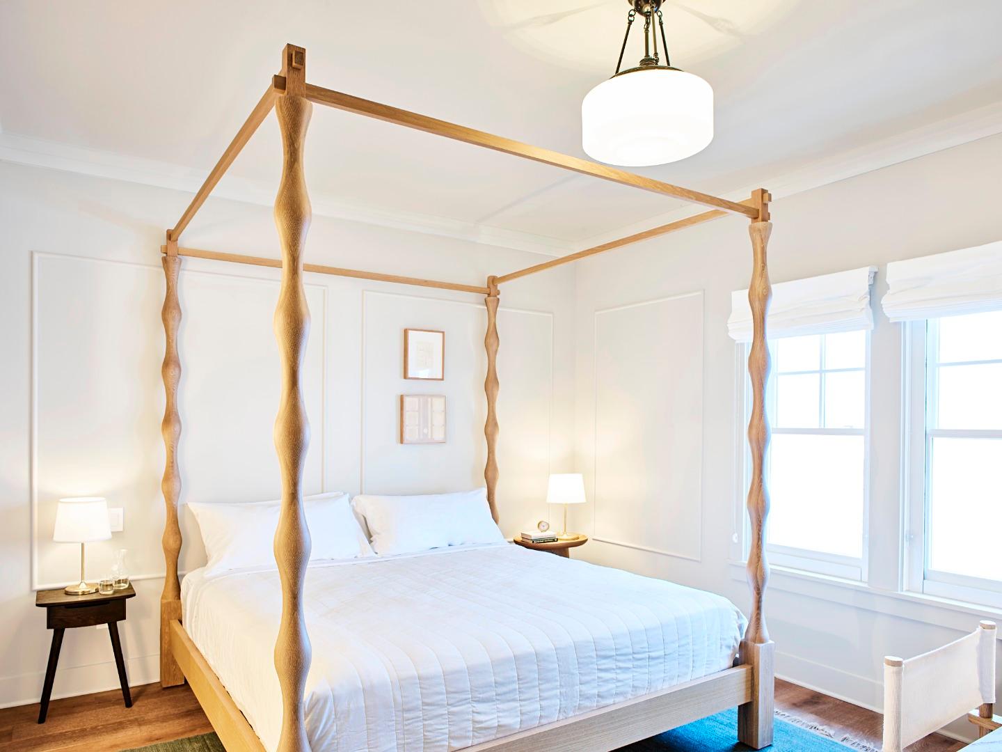 Suite, King Bed, Accessible
