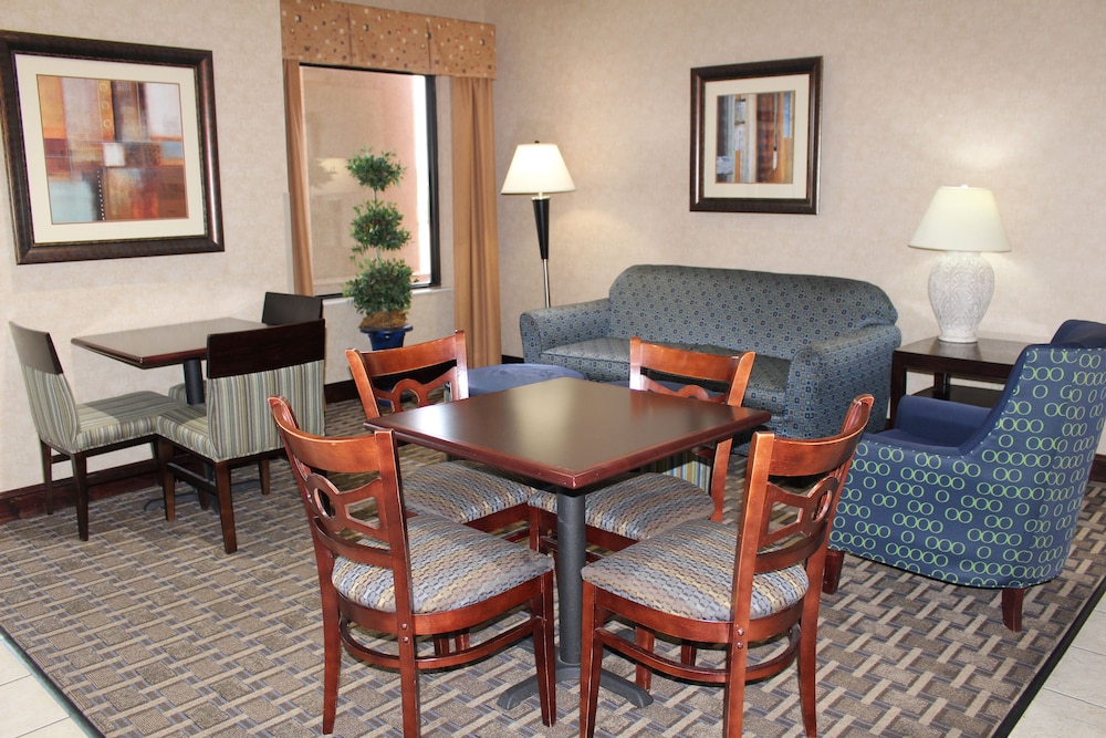 Holiday Inn Express & Suites Kansas City-Liberty (Hwy 152), an IHG Hotel 60/74