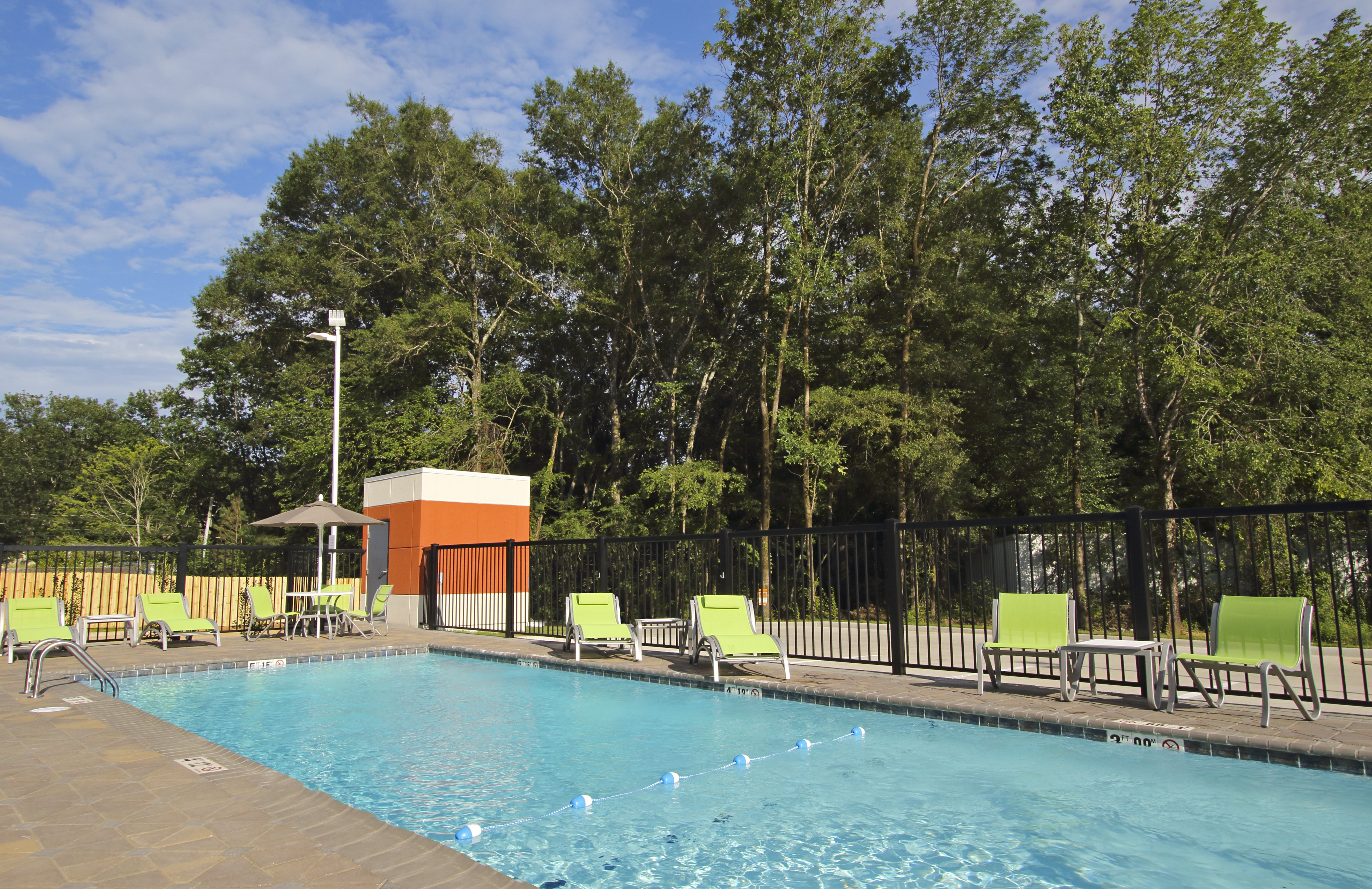 Holiday Inn Express Suites Columbus North 54/54