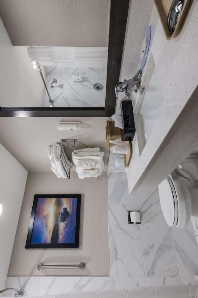 غرفة بسرير كوين لذوي الإعاقة، Quality Inn & Suites Altamonte Springs Orlando-North 7/7