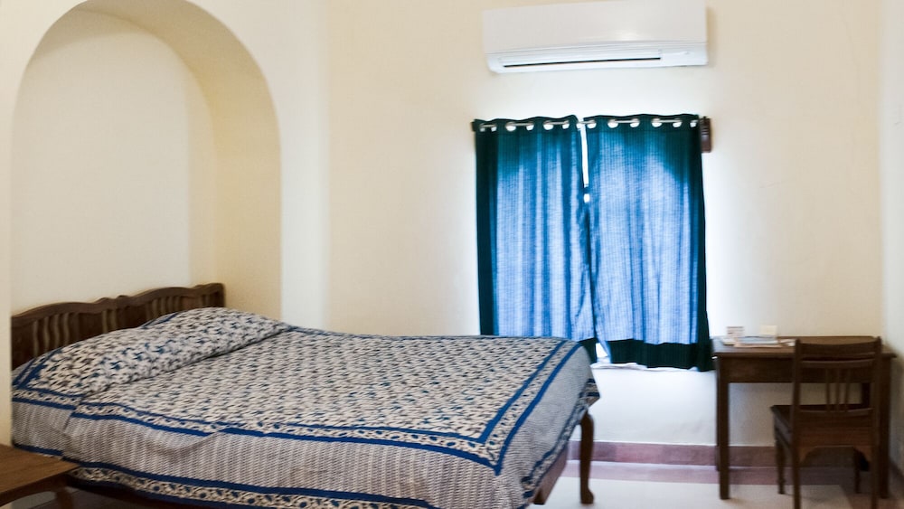 Neemrana’s Tijara Fort-Palace - 19th Century, Alwar 26/54