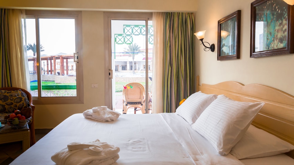 Invidia Coral Beach Tiran 44/137