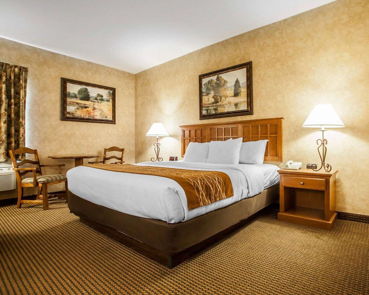 غرفة بسرير كينج لذوي الإعاقة، Comfort Inn & Suites Macon, MO 2/5