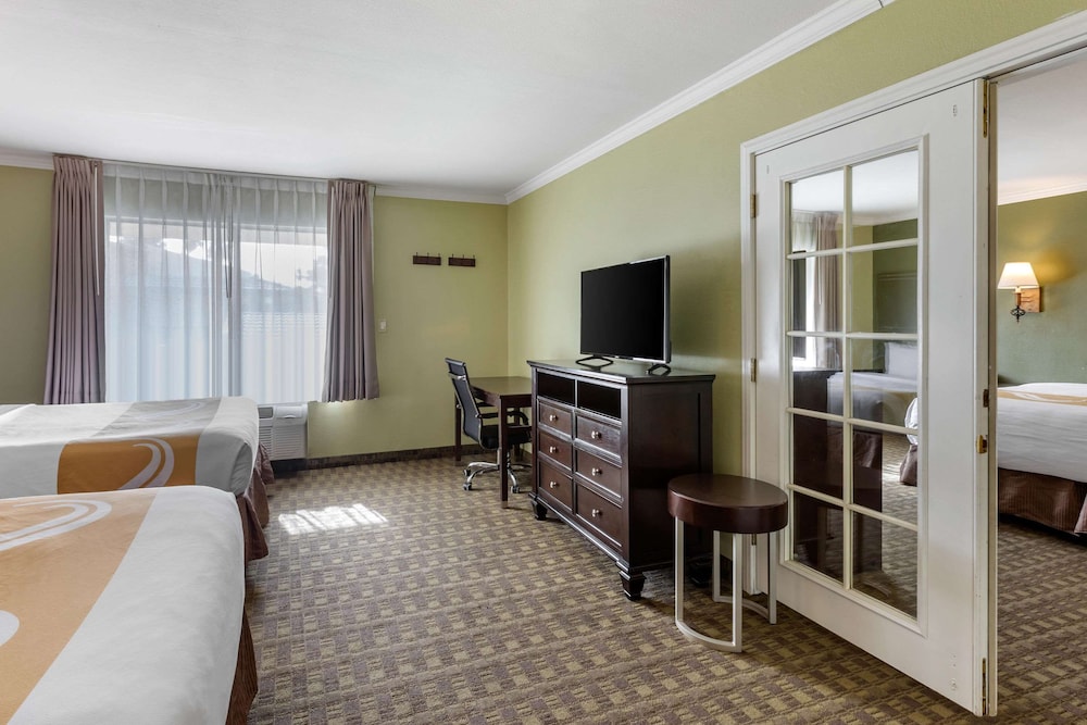 The Buena Park Hotel and Suites 23/34