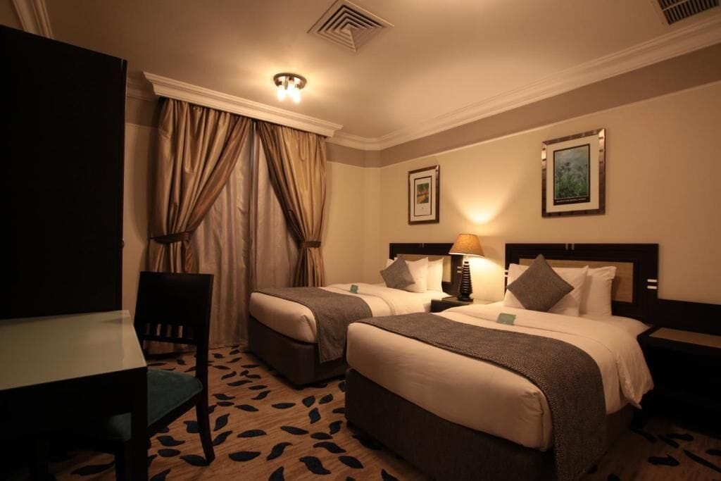 2 Bedrooms, Royal, Suite, King and Twin Beds, 2 Bathrooms