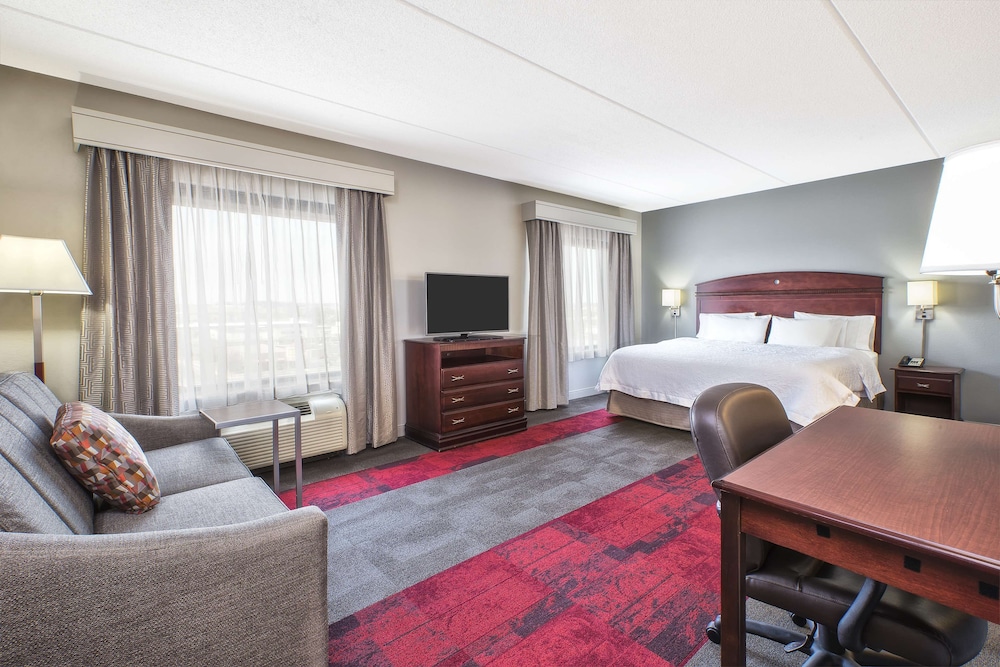 Hampton Inn Suites Madison West 26/48