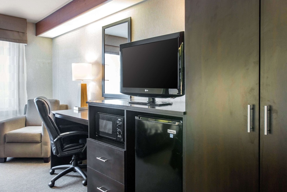 Sleep Inn & Suites Oregon OH 30/32