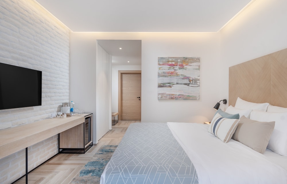 Superior, King Bed, Park View, Balcony, Contemporary Building