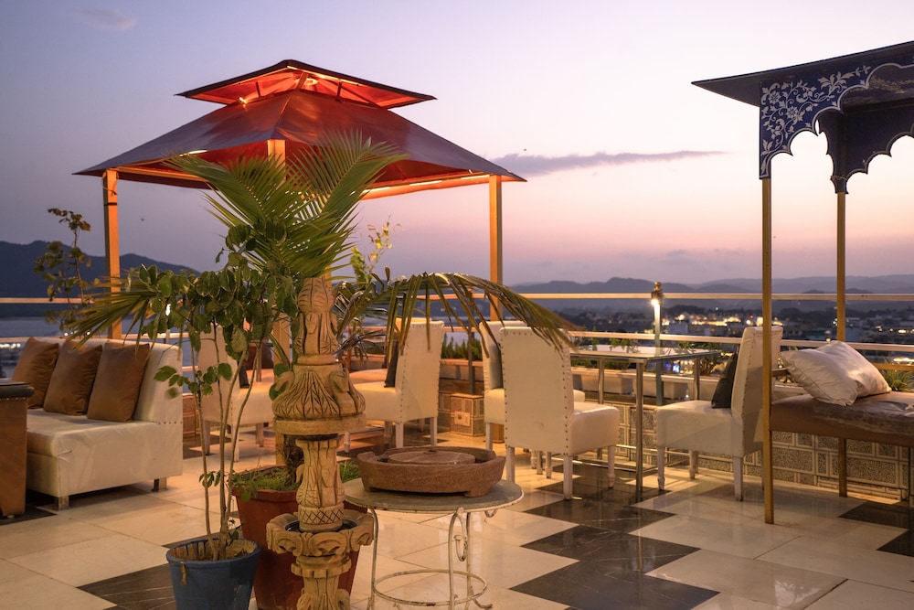 The Lake View Hotel – On Lake Pichola 40/50