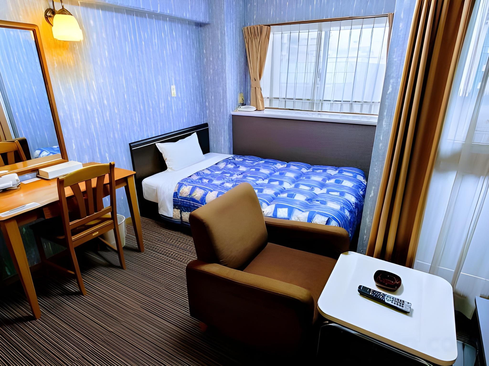 Room, Double Bed, Small, Smoking