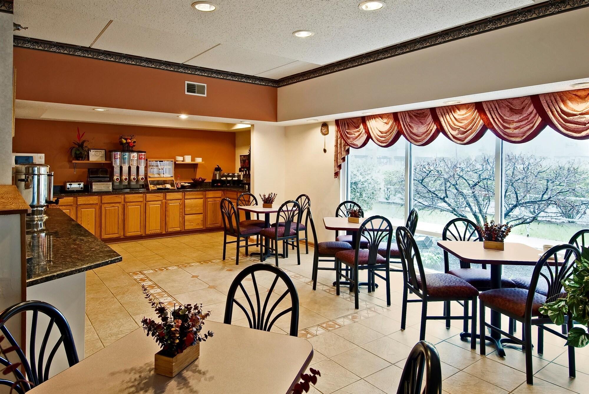 Americas Best Value Inn Suites Waukegan Gurnee 19/24