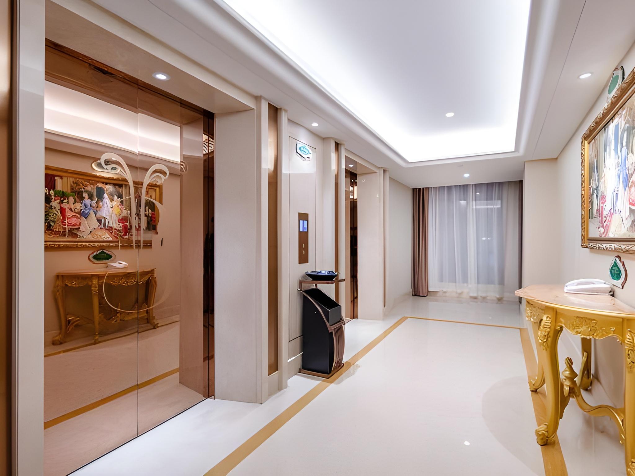 Vienna International Hotel (South Gate of Shenzhen International Convention and Exhibition Center) 14/39