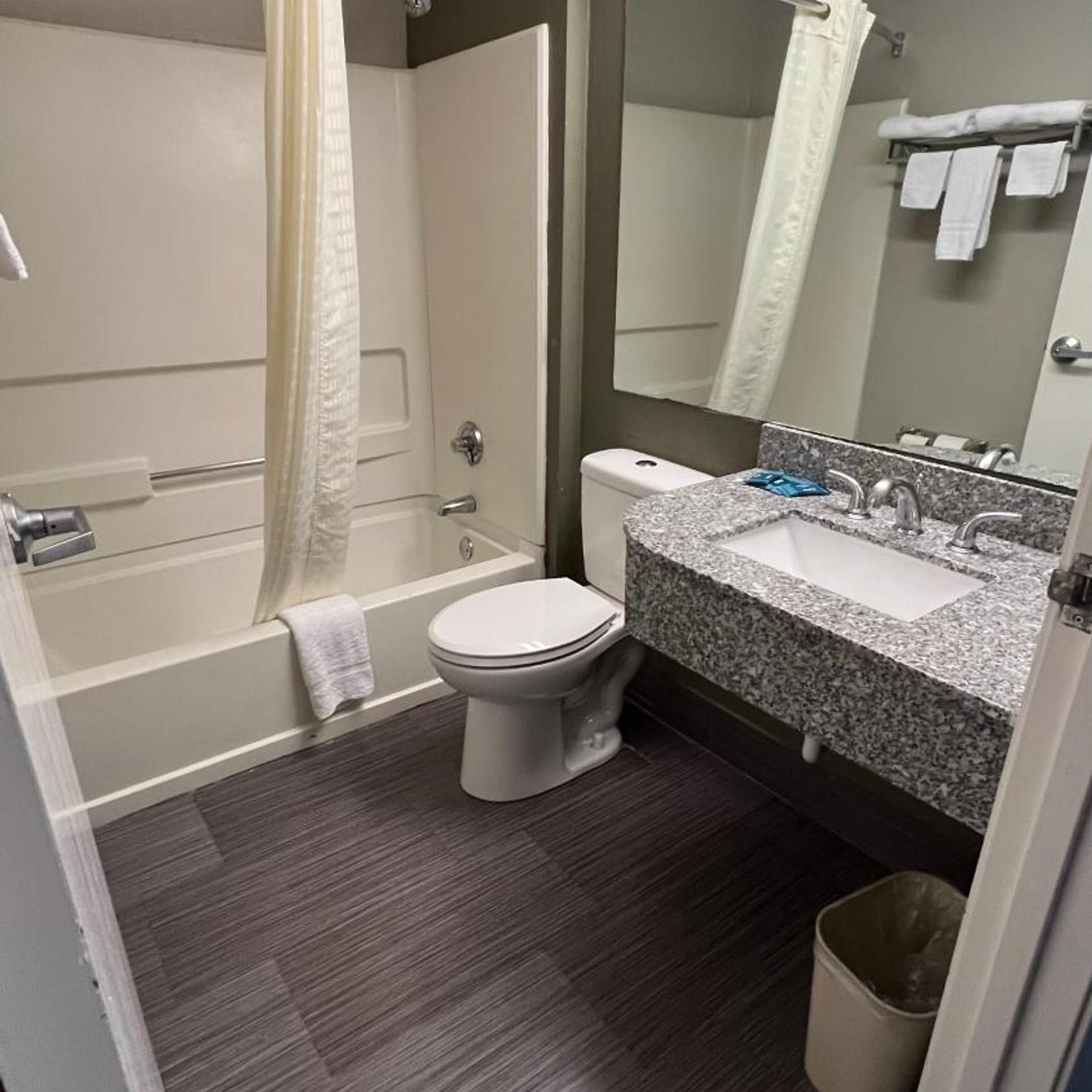جناح بسرير كوين، Americas Best Value Inn & Suites Jackson, TN 4/5