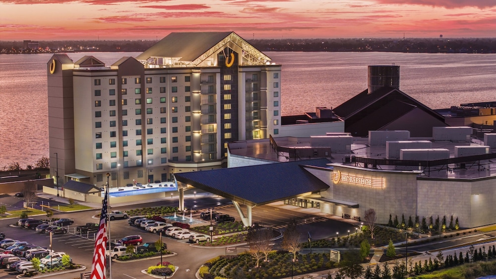 Horseshoe Lake Charles - A Caesars Rewards Destination 2/50