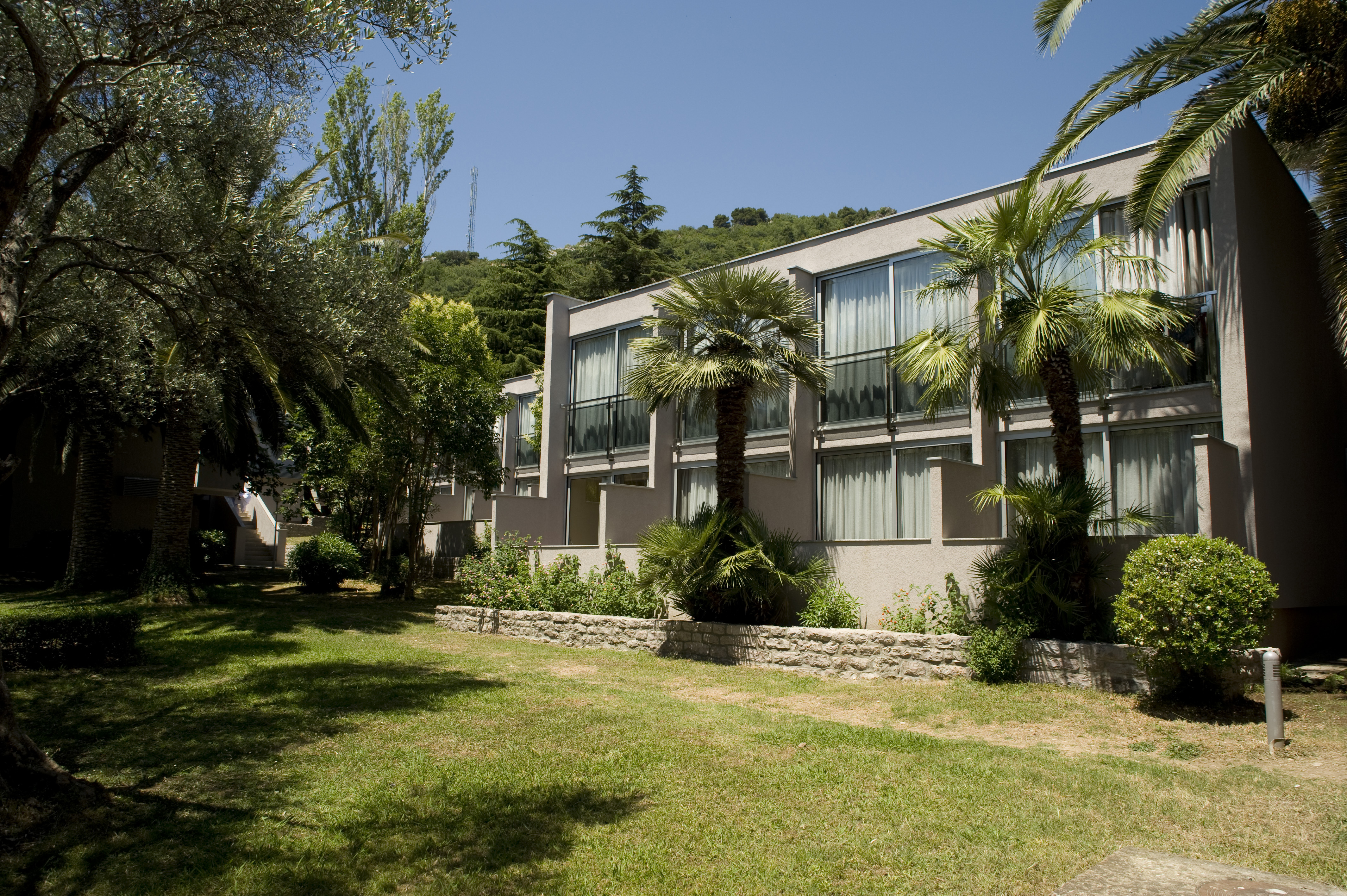 Tara Hotel 73/81