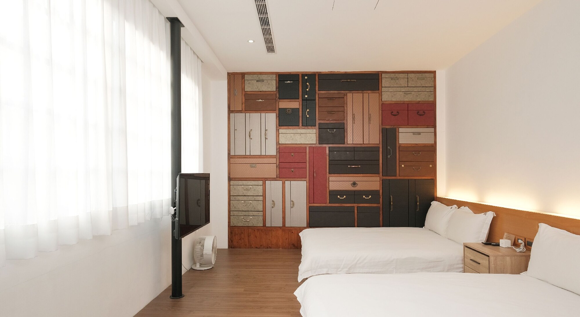 ROOM, QUADRUPLE