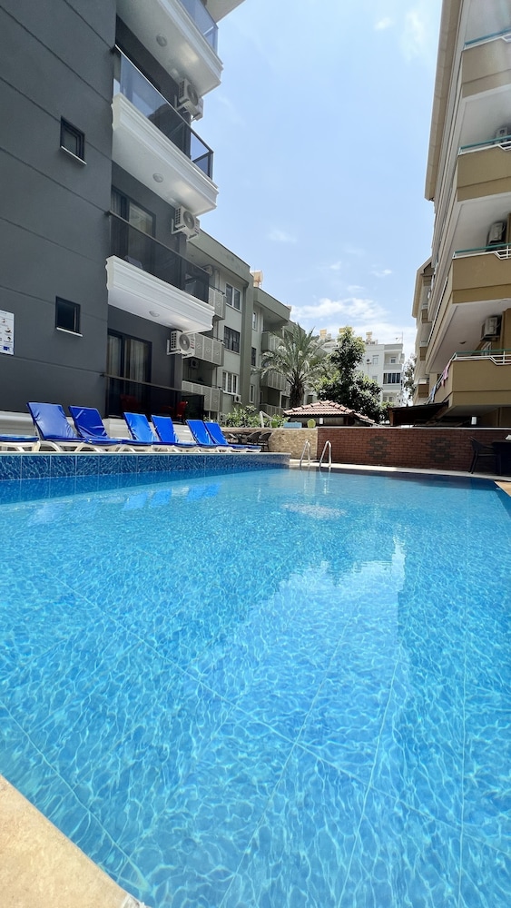 Miss Cleopatra Hotel 28/50