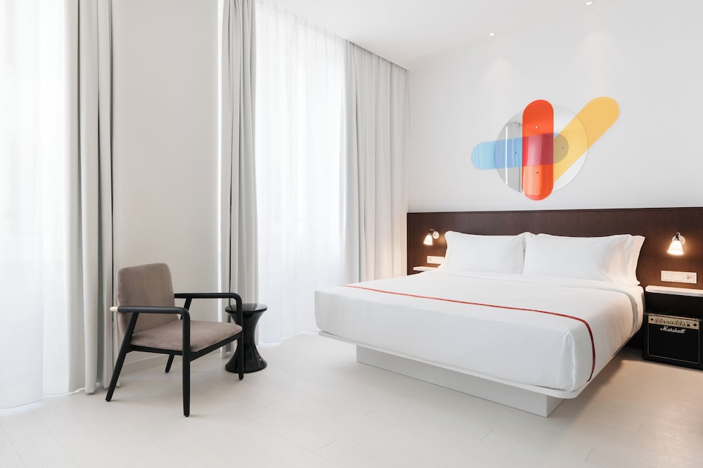 Wow, King Bed