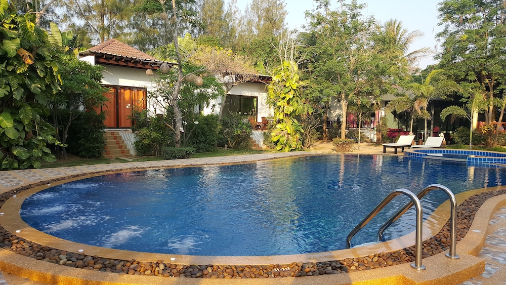 Pranburi Cabana Resort 8/72
