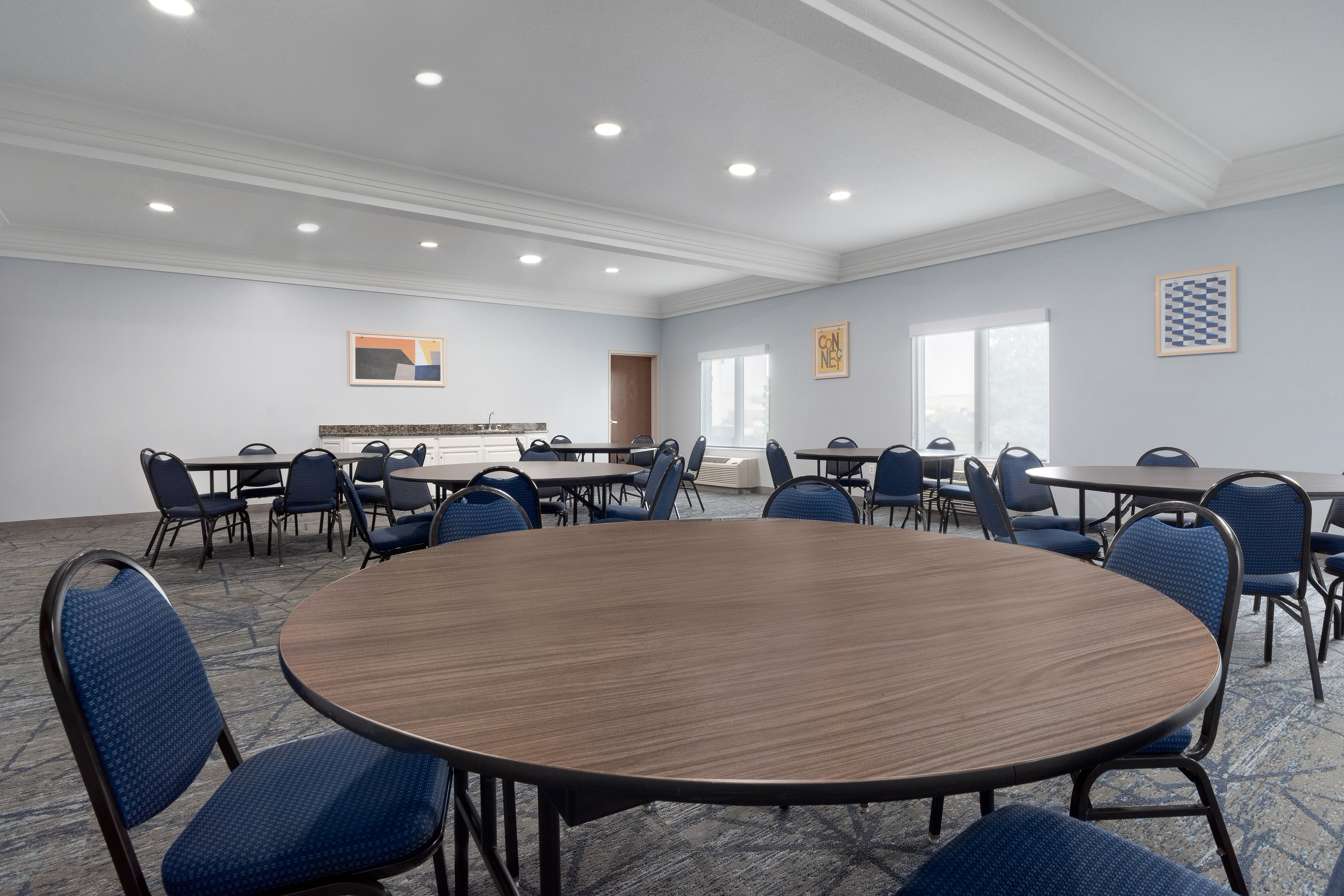 Holiday Inn Express Hotel Suites Saginaw 66/76