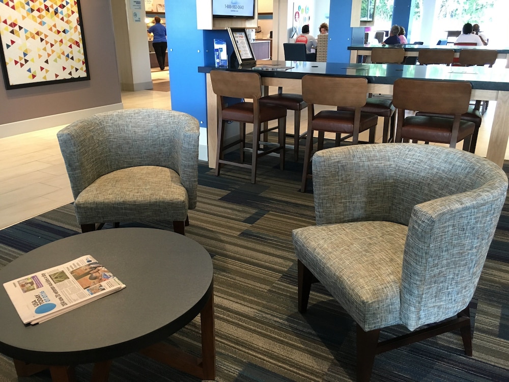 Holiday Inn Express Suites Oswego 28/48