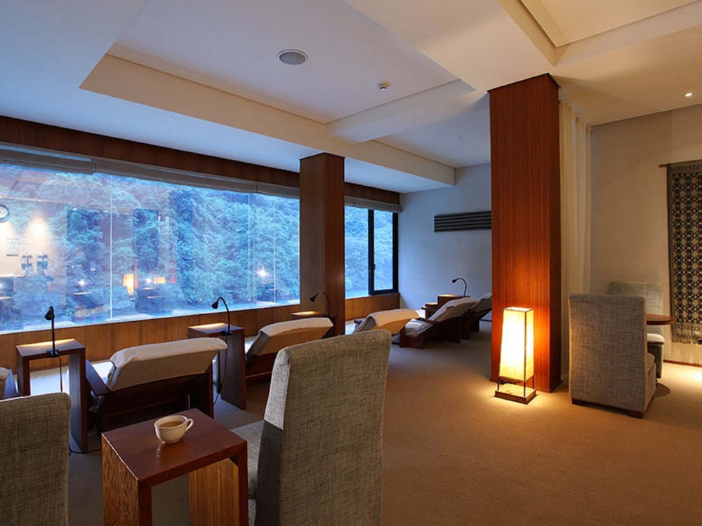 VOLANDO URAI SPRING SPA AND RESORT 36/66