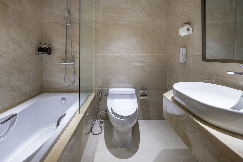 Winsuites Saigon 50/50