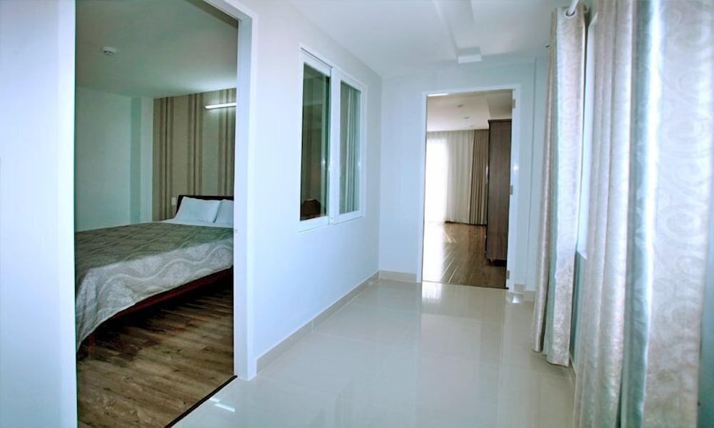 White Swan Apartment 9/20