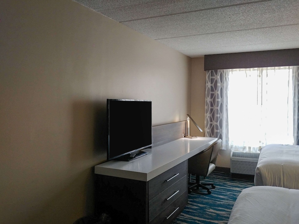 Comfort Inn and Suites Greenville 38/40