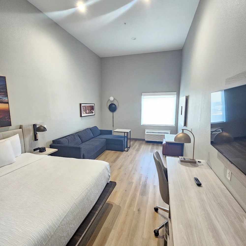 La Quinta Inn & Suites by Wyndham DeSoto 16/44