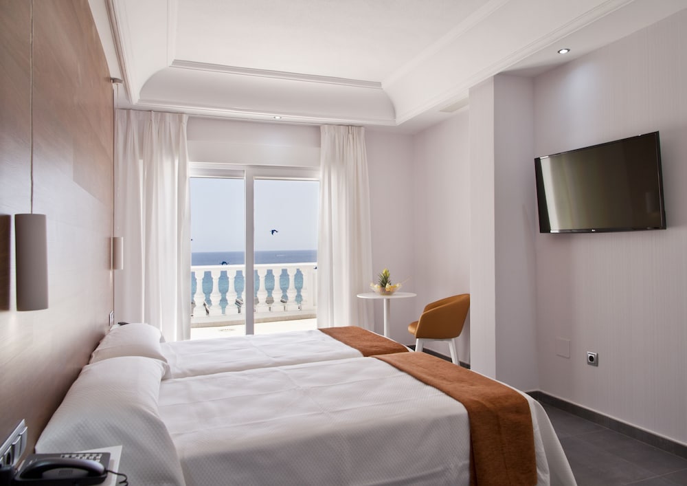 Delfines Hotel & Suites 17/39