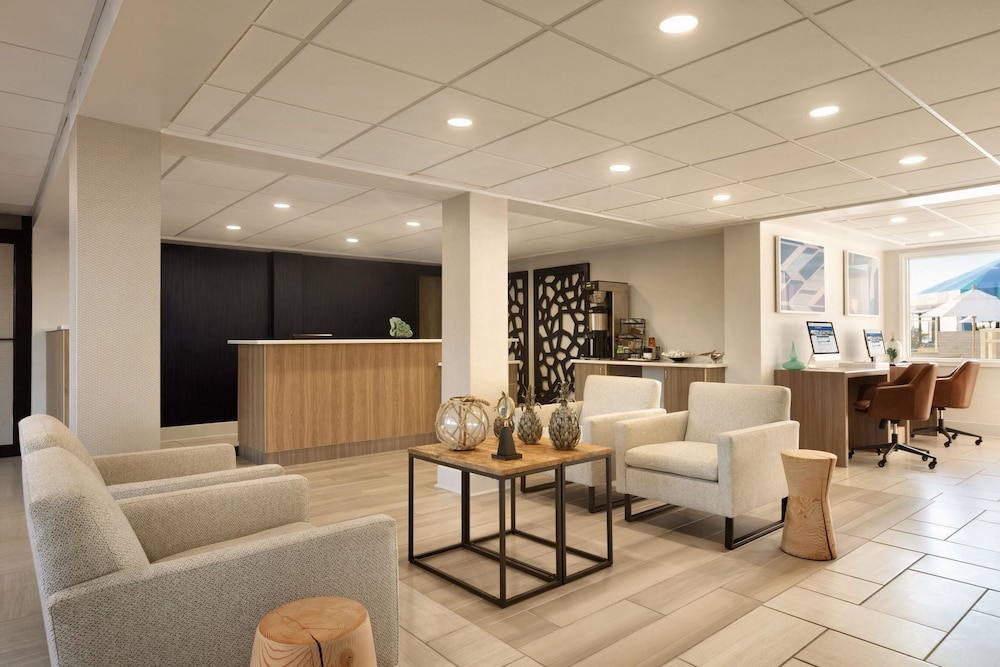 Surfbreak Oceanfront Hotel, Ascend Hotel Collection 41/61