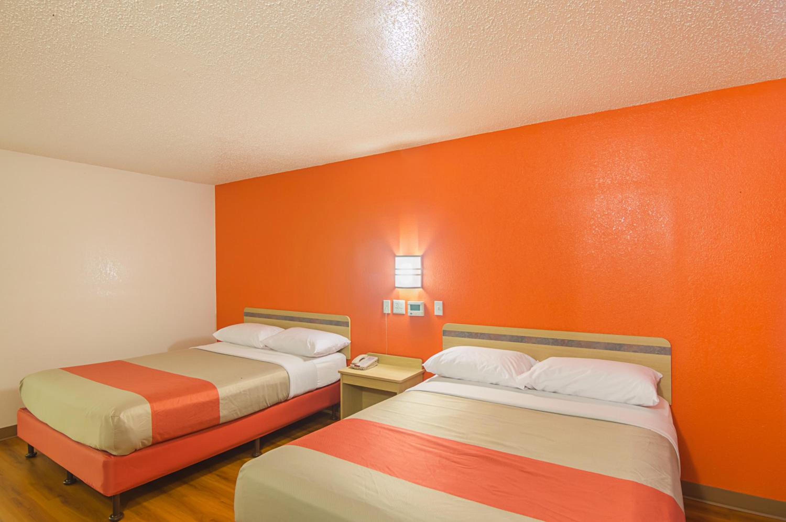 ROOM, DOUBLE BED