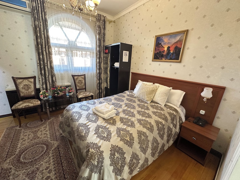 Sarbon Hotel 34/72
