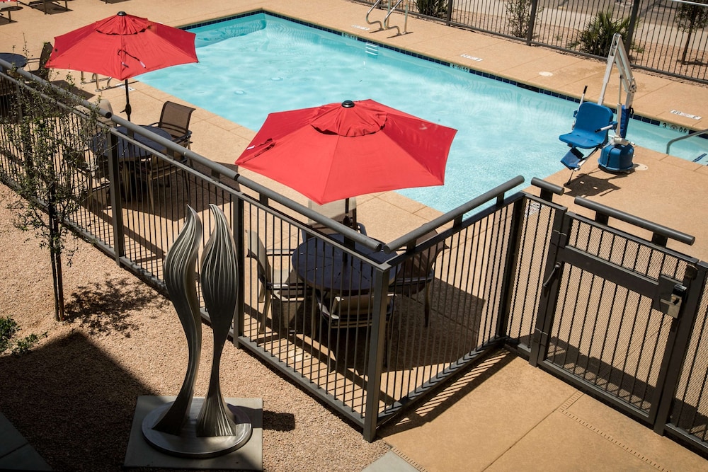Hampton Inn & Suites Tempe/Phoenix Airport 40/68