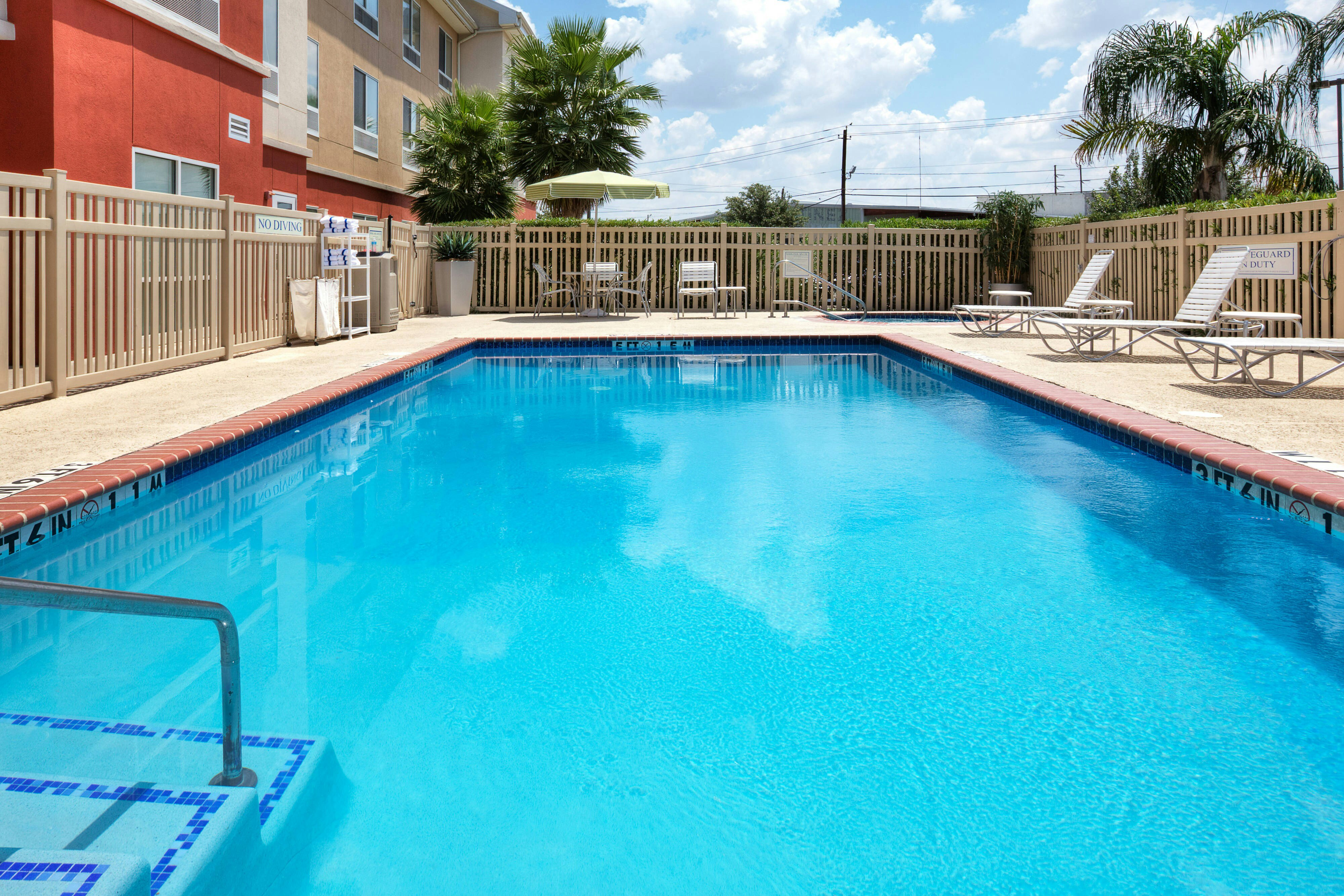 Fairfield Inn And Suites By Marriott Laredo 2/7