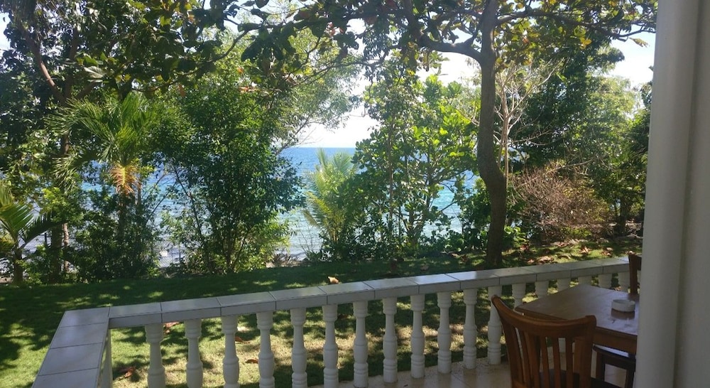 Meili Beach Resort 8/57