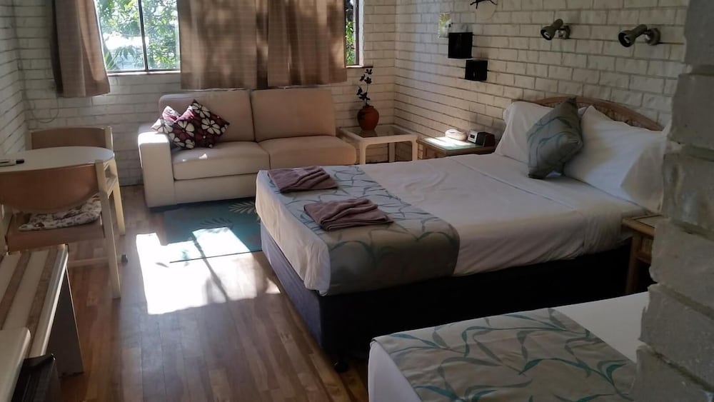 Holland Park Motel 8/33