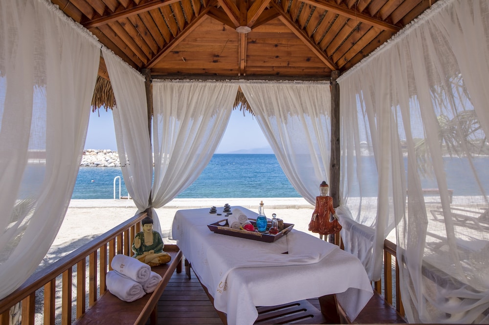 Pine Bay Holiday Resort 35/72
