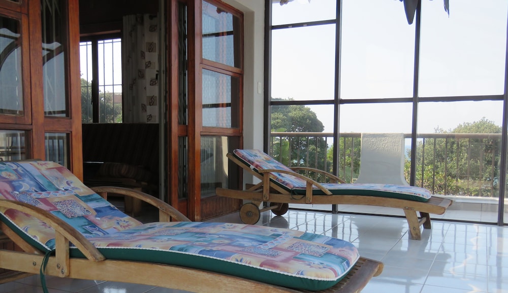 Beachcomber Bay Guest House 25/50