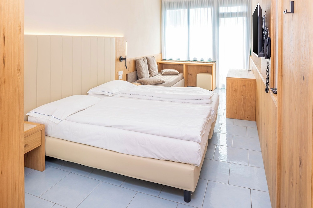 SUPERIOR, DOUBLE BED, WITH EXTRA BED