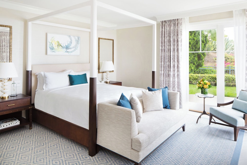 Founders, Suite, 1 King and 2 Queen Beds, Sofa، Montage Laguna Beach 2/3