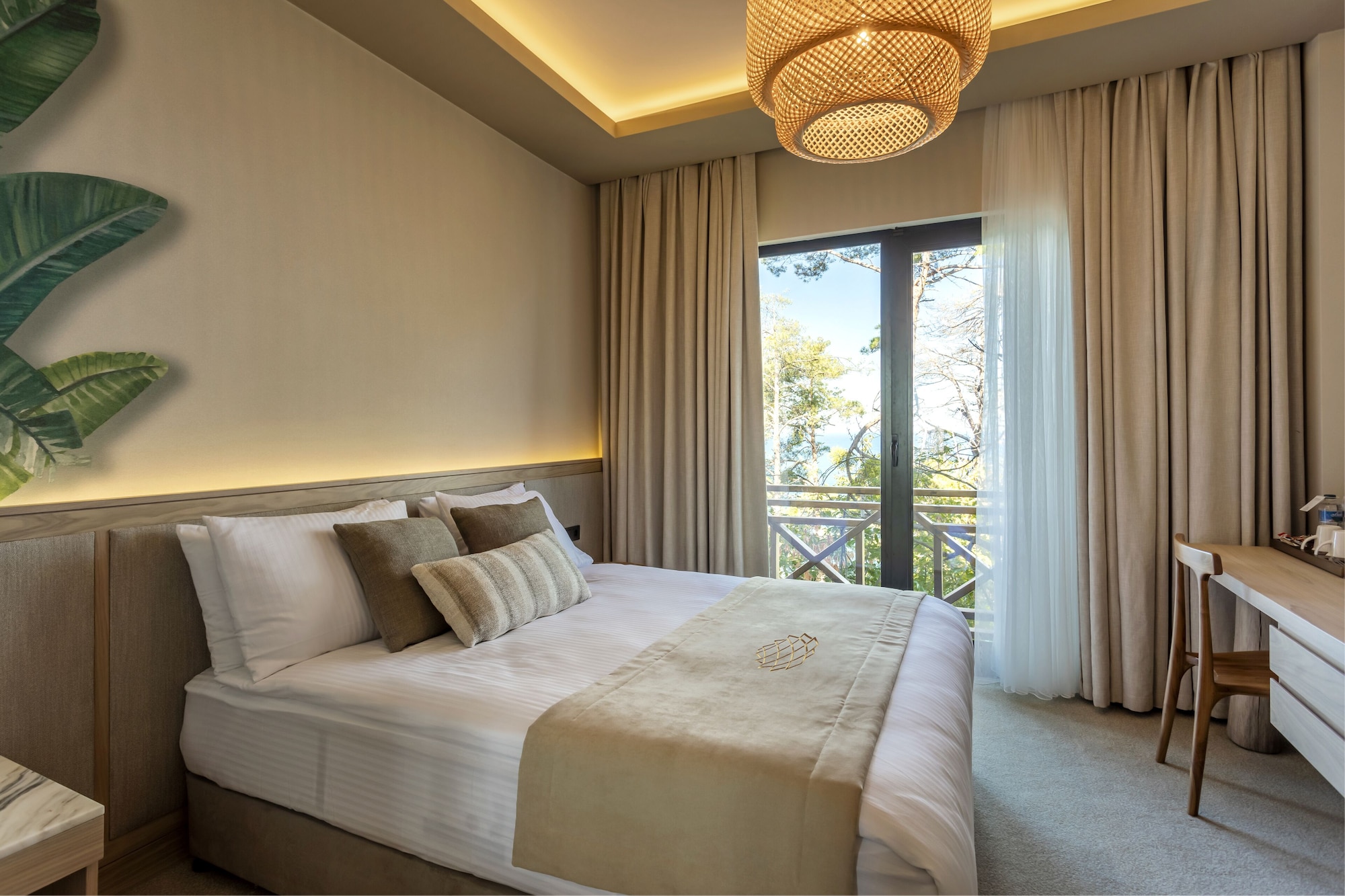 DELUXE, DOUBLE BED