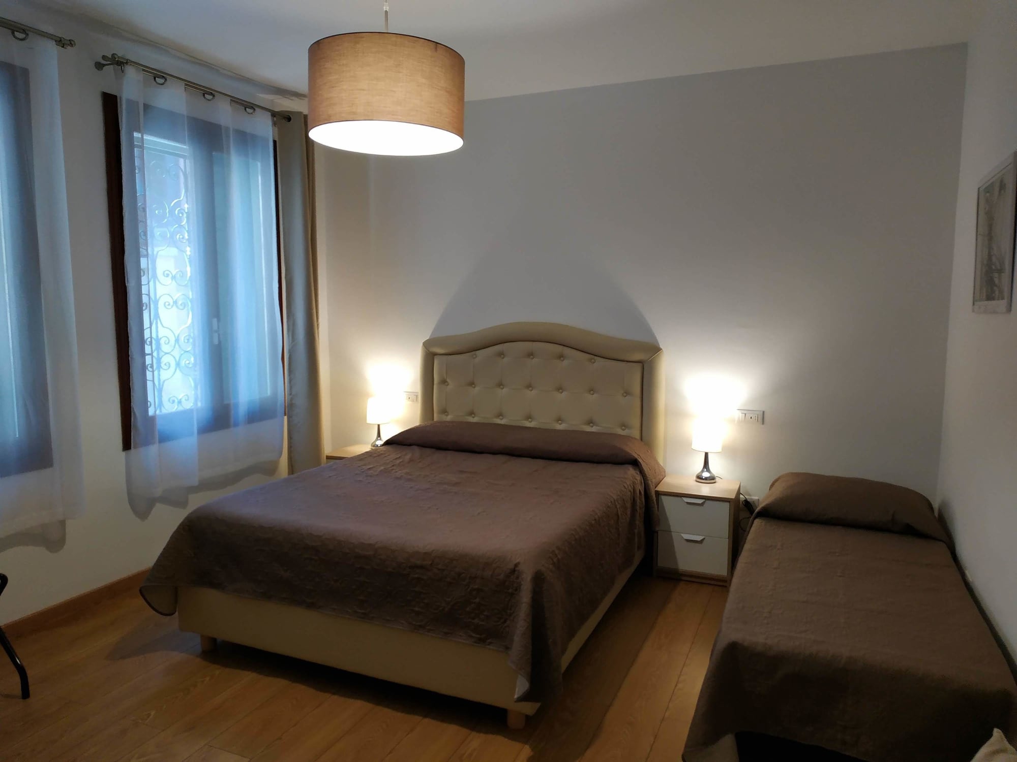 CLASSIC, TRIPLE, QUEEN BED
